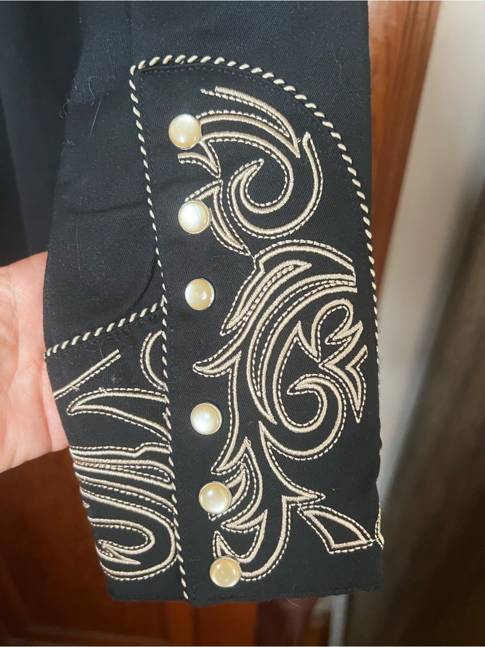 Scully Black Western Snap Shirt with Cream Embroidery - Picture 5 of 10